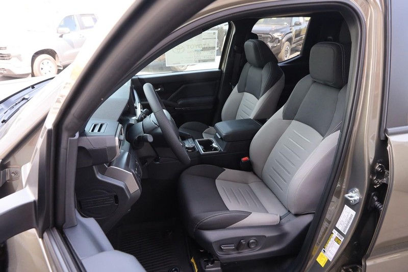 Toyota Tacoma 4WD Vehicle Image 09