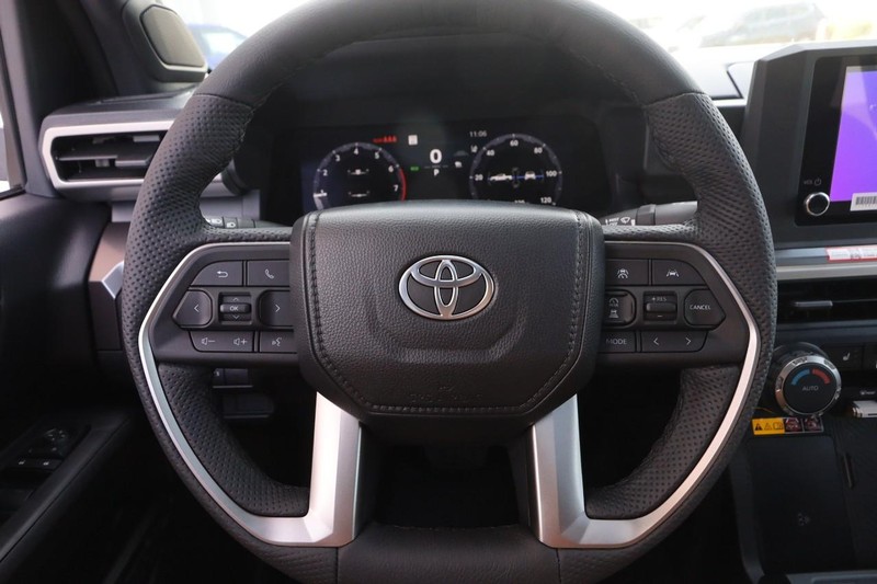 Toyota Tacoma 4WD Vehicle Image 11