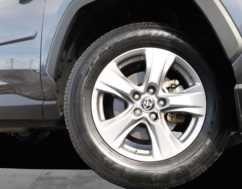Toyota RAV4 Hybrid Vehicle Image 03