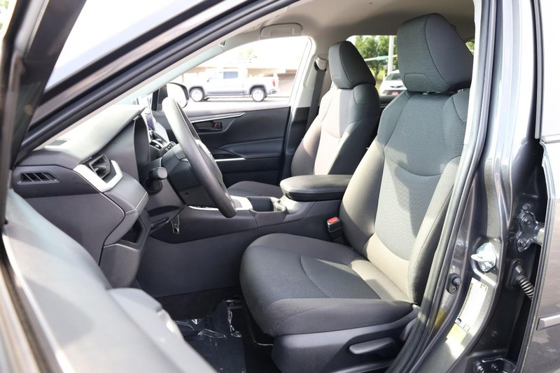Toyota RAV4 Hybrid Vehicle Image 10