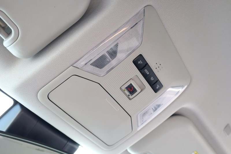 Toyota RAV4 Hybrid Vehicle Image 18