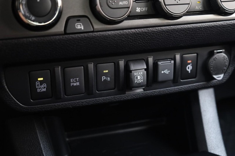Toyota Tacoma 4WD Vehicle Image 16