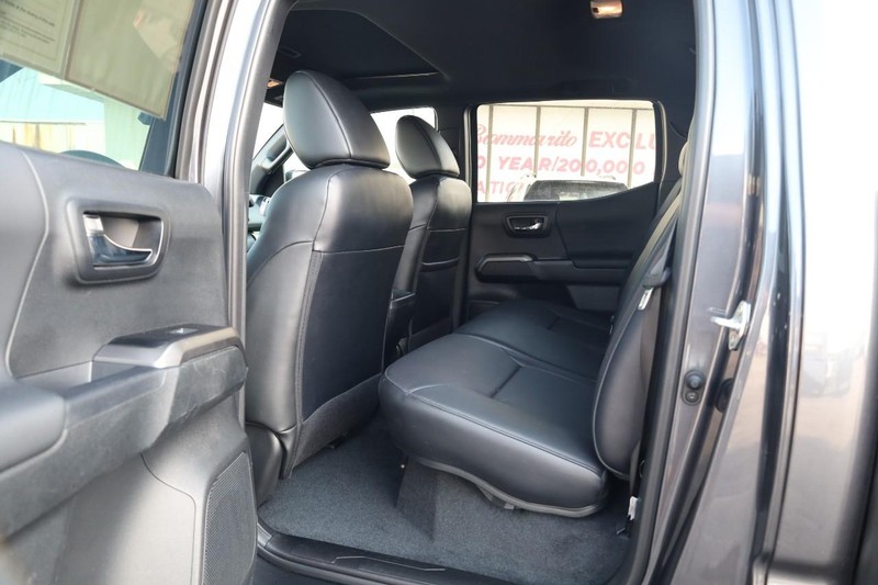 Toyota Tacoma 4WD Vehicle Image 22