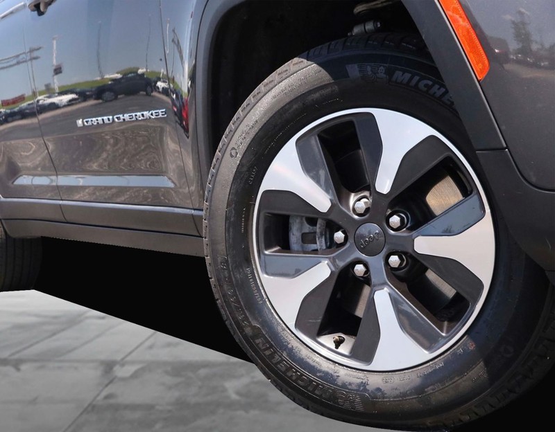Jeep Grand Cherokee 4xe Vehicle Image 03
