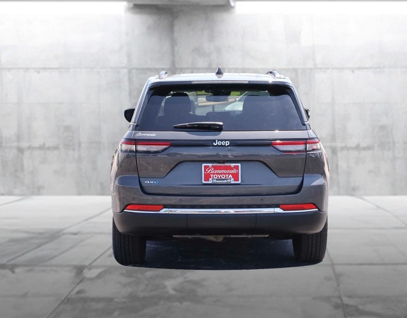 Jeep Grand Cherokee 4xe Vehicle Image 06