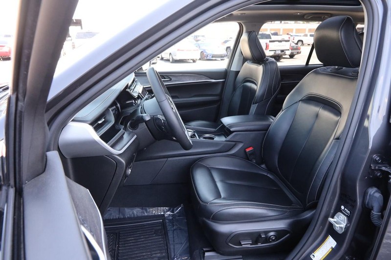 Jeep Grand Cherokee 4xe Vehicle Image 10