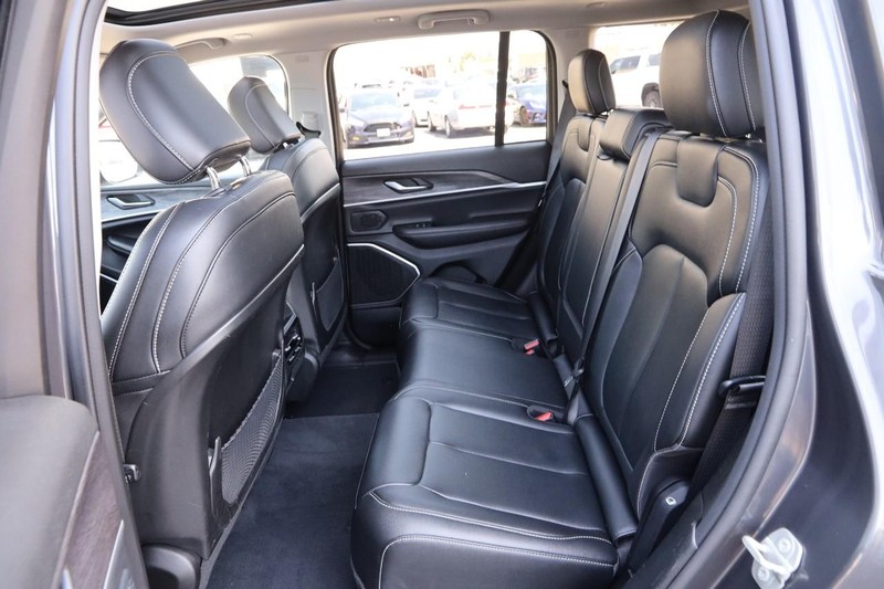 Jeep Grand Cherokee 4xe Vehicle Image 11
