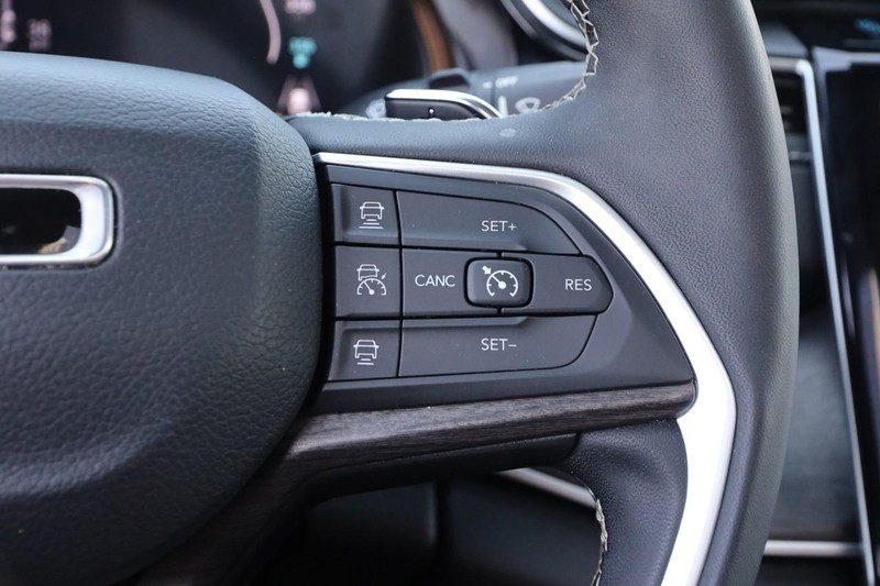 Jeep Grand Cherokee 4xe Vehicle Image 14