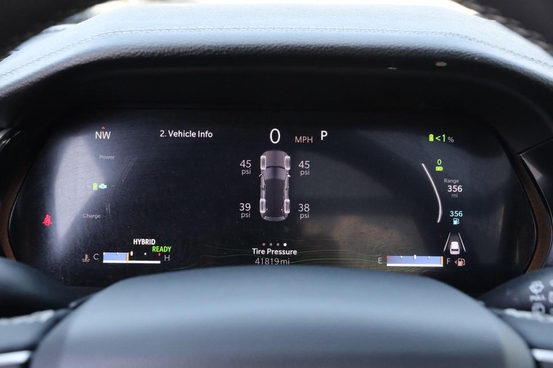 Jeep Grand Cherokee 4xe Vehicle Image 15