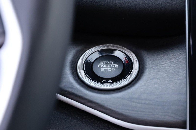 Jeep Grand Cherokee 4xe Vehicle Image 16