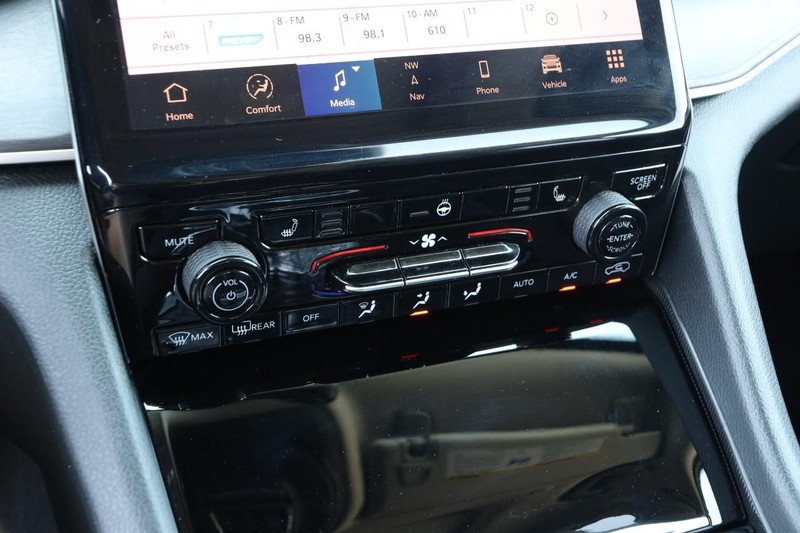 Jeep Grand Cherokee 4xe Vehicle Image 19