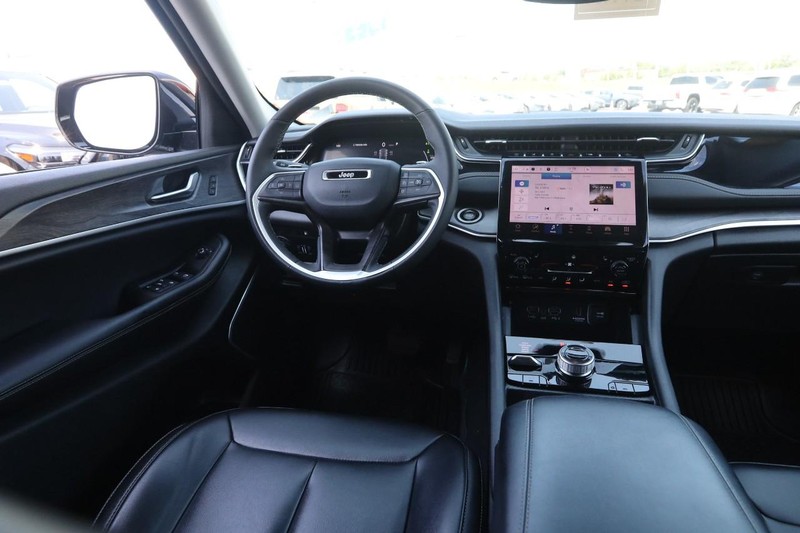 Jeep Grand Cherokee 4xe Vehicle Image 23