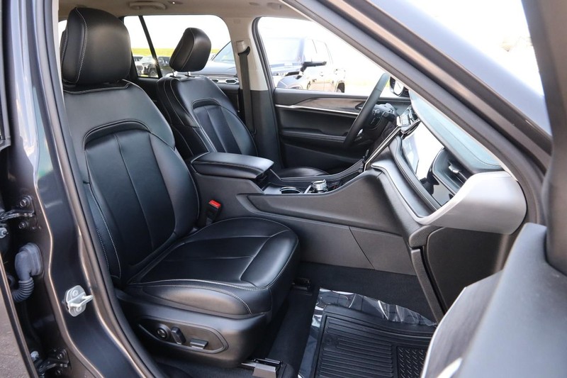 Jeep Grand Cherokee 4xe Vehicle Image 27