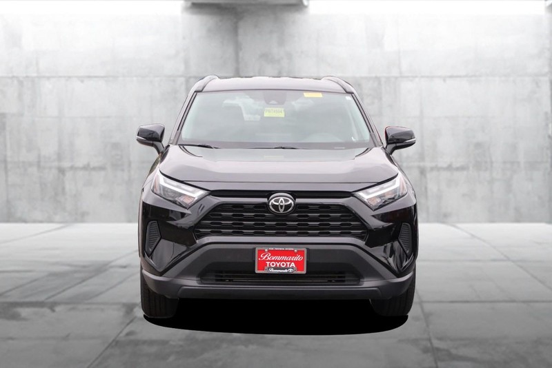 Toyota RAV4 Vehicle Image 04