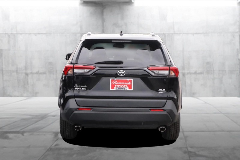 Toyota RAV4 Vehicle Image 06