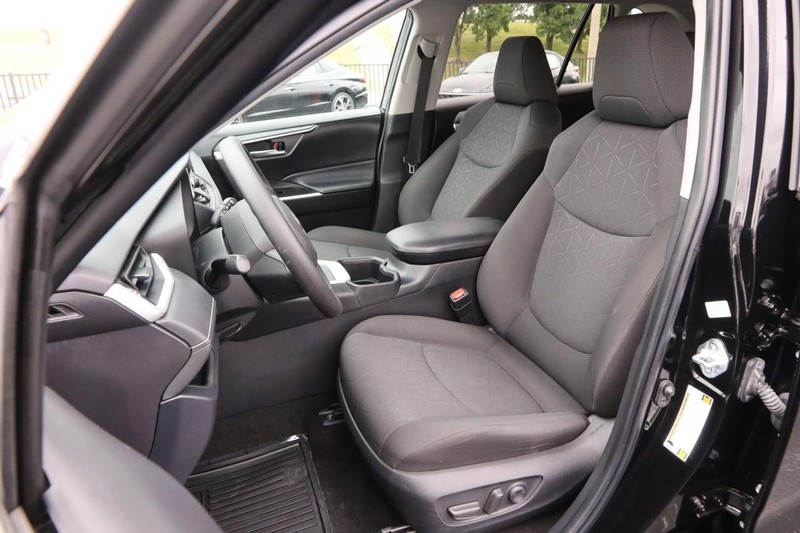 Toyota RAV4 Vehicle Image 08