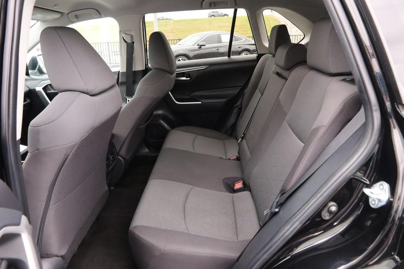Toyota RAV4 Vehicle Image 09