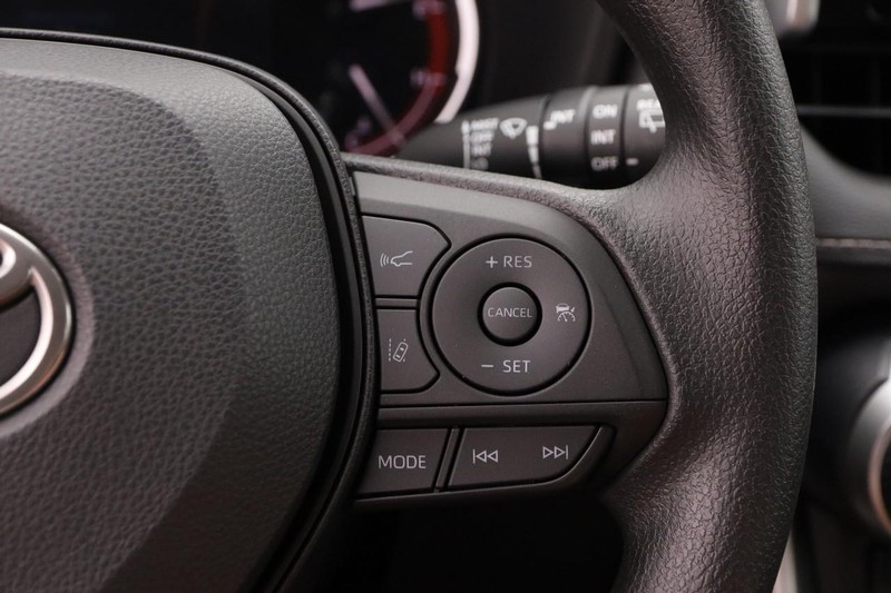 Toyota RAV4 Vehicle Image 12