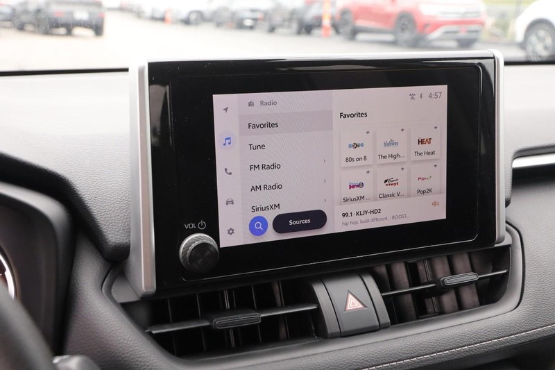 Toyota RAV4 Vehicle Image 15