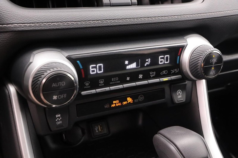 Toyota RAV4 Vehicle Image 17