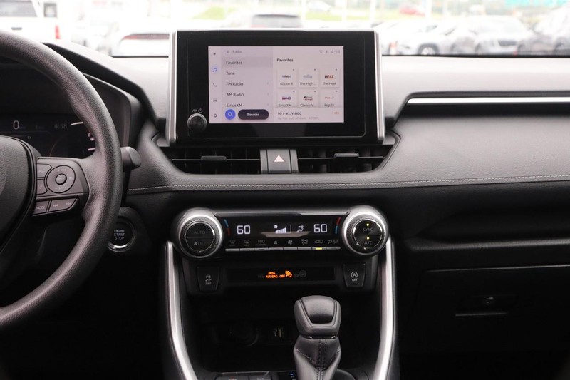 Toyota RAV4 Vehicle Image 22