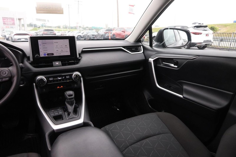 Toyota RAV4 Vehicle Image 23