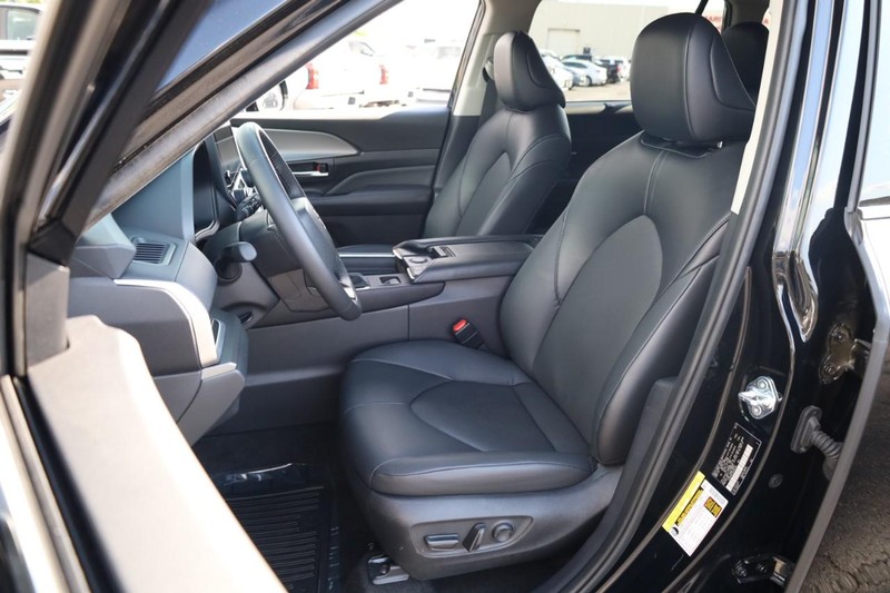Toyota Grand Highlander Vehicle Image 10