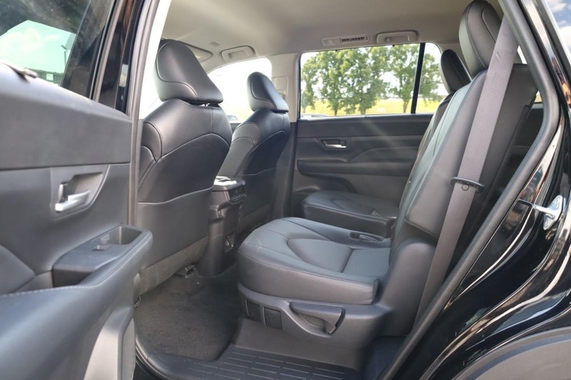 Toyota Grand Highlander Vehicle Image 22
