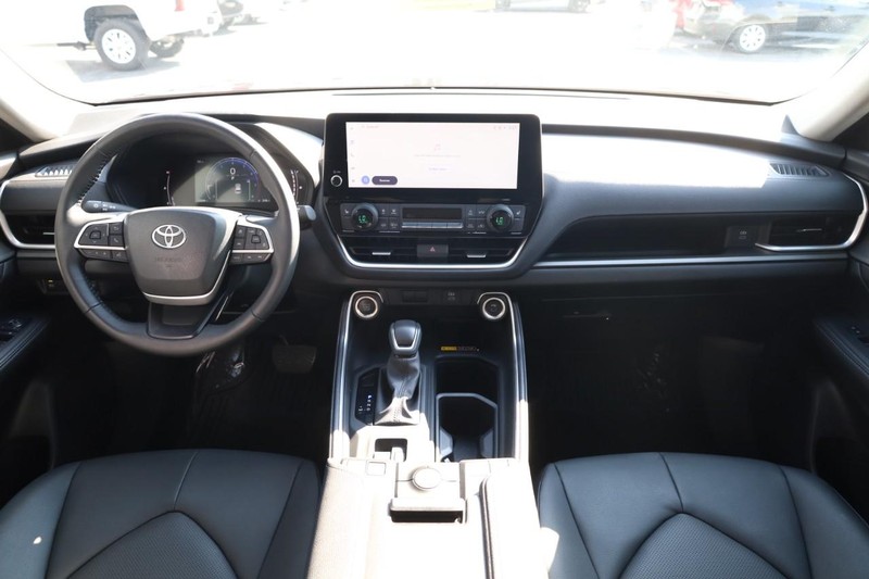 Toyota Grand Highlander Vehicle Image 24