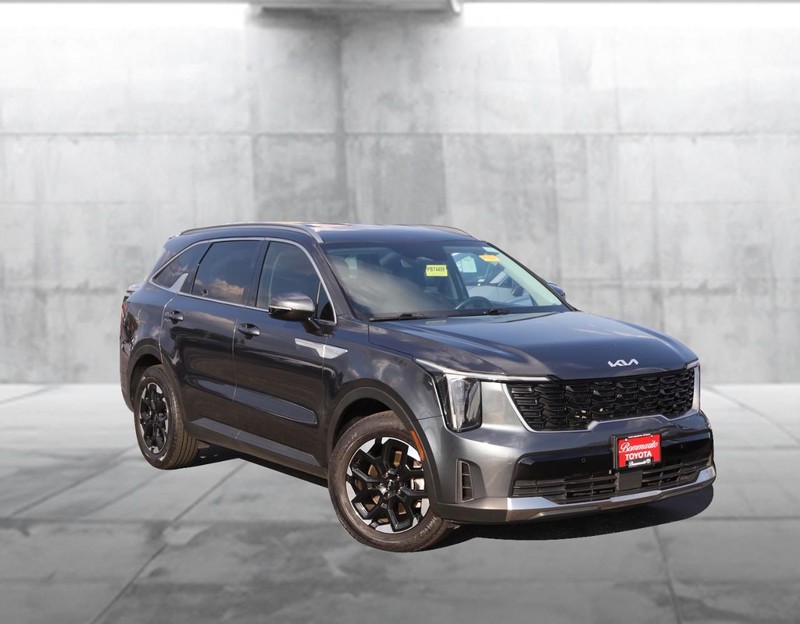 Kia Sorento Vehicle Image 02