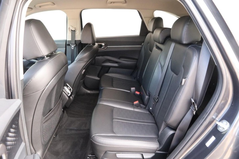 Kia Sorento Vehicle Image 09
