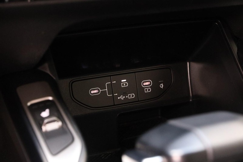 Kia Sorento Vehicle Image 18