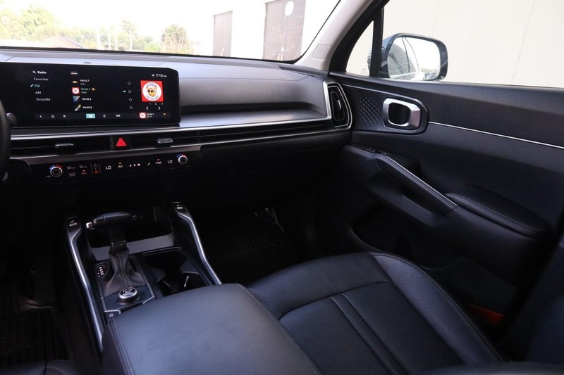 Kia Sorento Vehicle Image 25