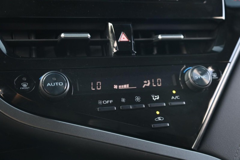 Toyota Camry Vehicle Image 13