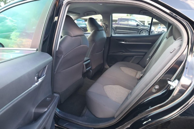 Toyota Camry Vehicle Image 19