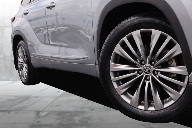 Toyota Highlander Vehicle Image 03
