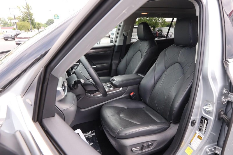 Toyota Highlander Vehicle Image 10