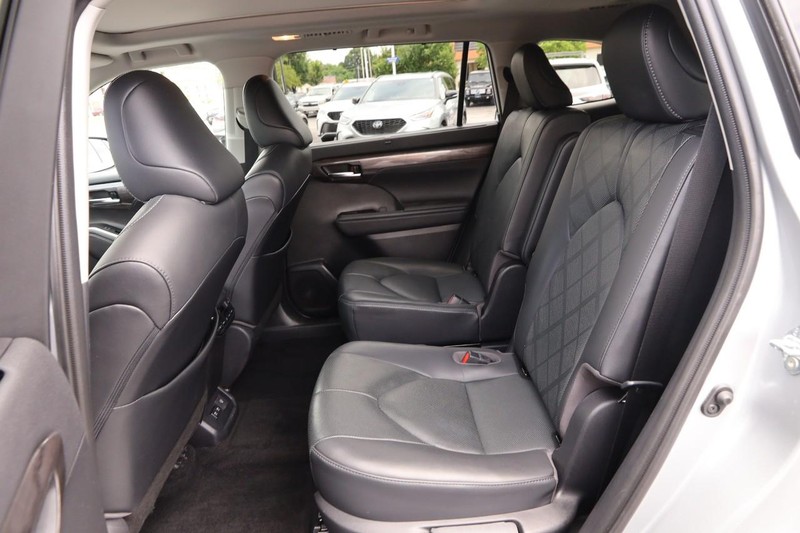 Toyota Highlander Vehicle Image 11