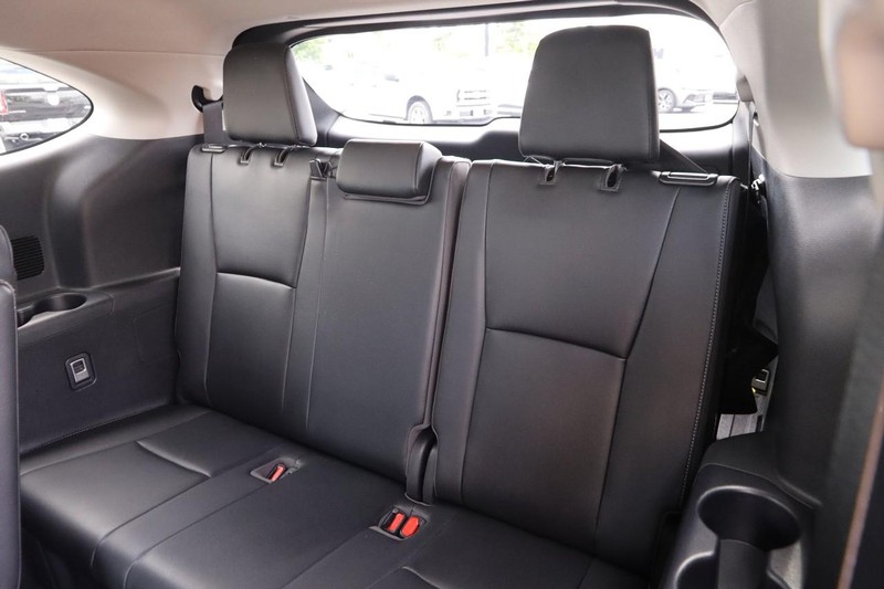 Toyota Highlander Vehicle Image 12
