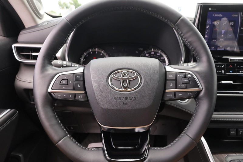 Toyota Highlander Vehicle Image 13