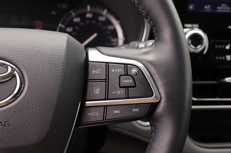 Toyota Highlander Vehicle Image 15