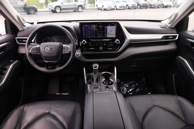 Toyota Highlander Vehicle Image 23
