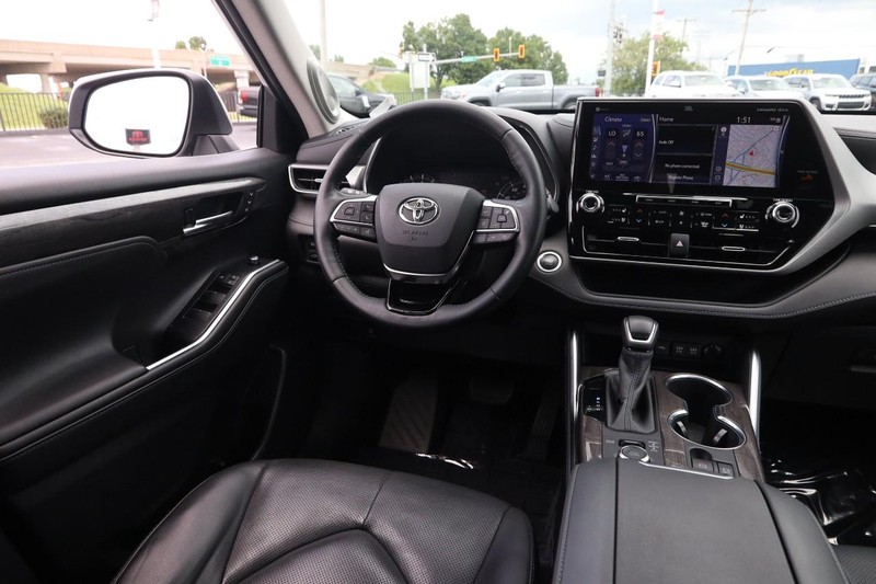Toyota Highlander Vehicle Image 24