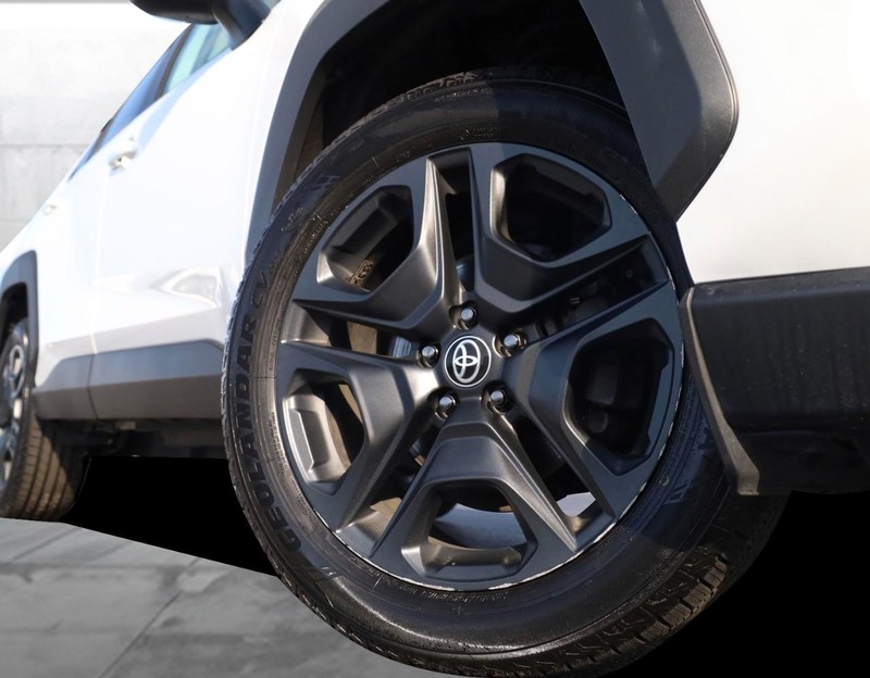 Toyota RAV4 Vehicle Image 03