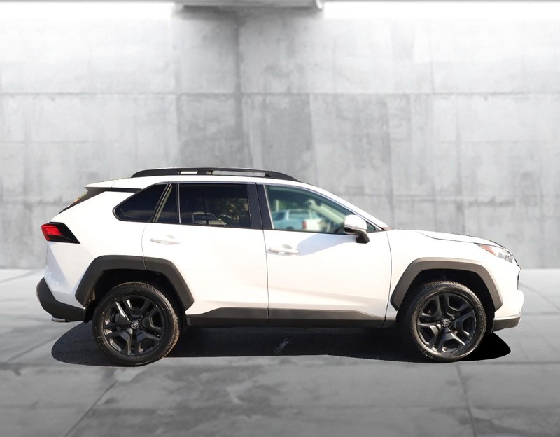 Toyota RAV4 Vehicle Image 04