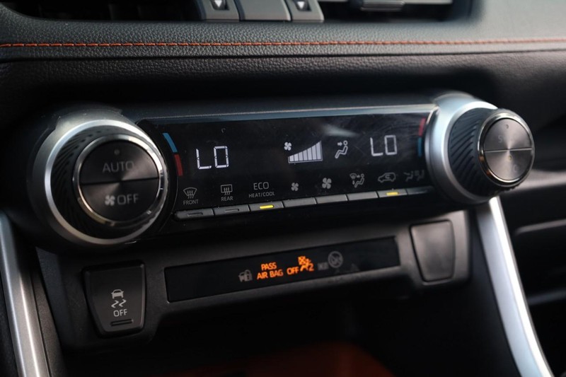 Toyota RAV4 Vehicle Image 12