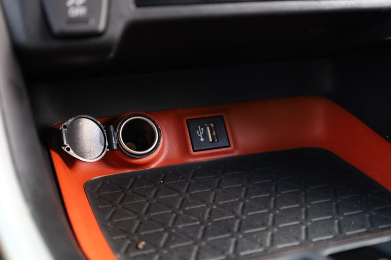 Toyota RAV4 Vehicle Image 13