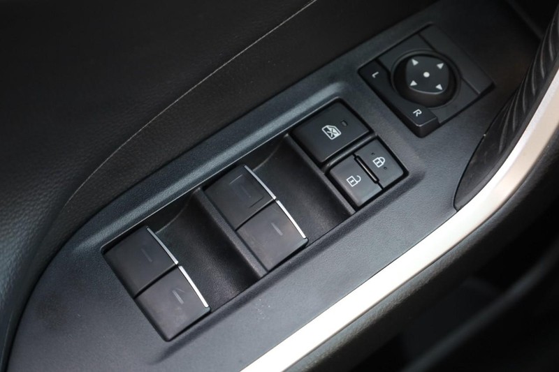 Toyota RAV4 Vehicle Image 16