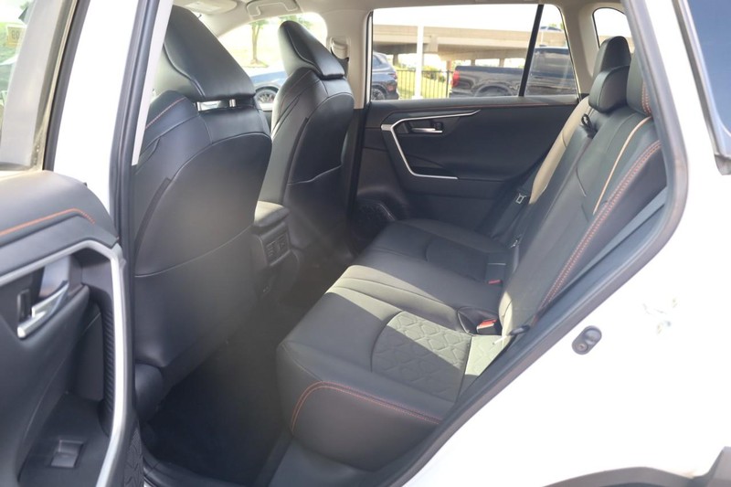 Toyota RAV4 Vehicle Image 19
