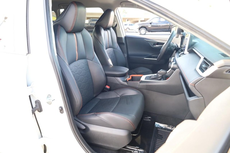 Toyota RAV4 Vehicle Image 23